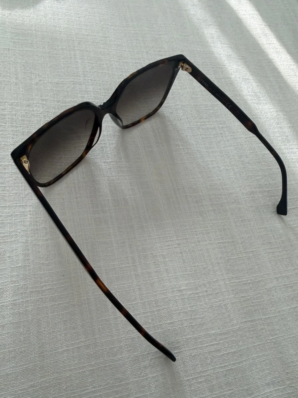 Fendi Tortoiseshell Cat-Eye Sunglasses with Gold Logo - Brown Gradient - Picture 3 of 3